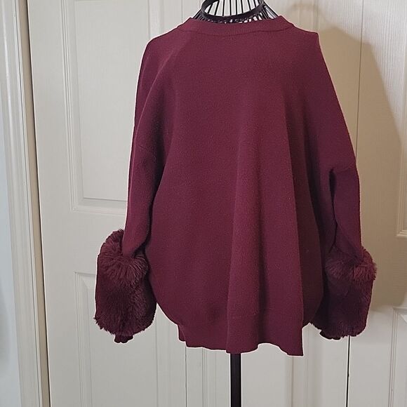 Saks Fifth Avenue Burgundy  Vintage Sweater with Large Faux Fur Cuffs Size XS - Picture 2 of 7